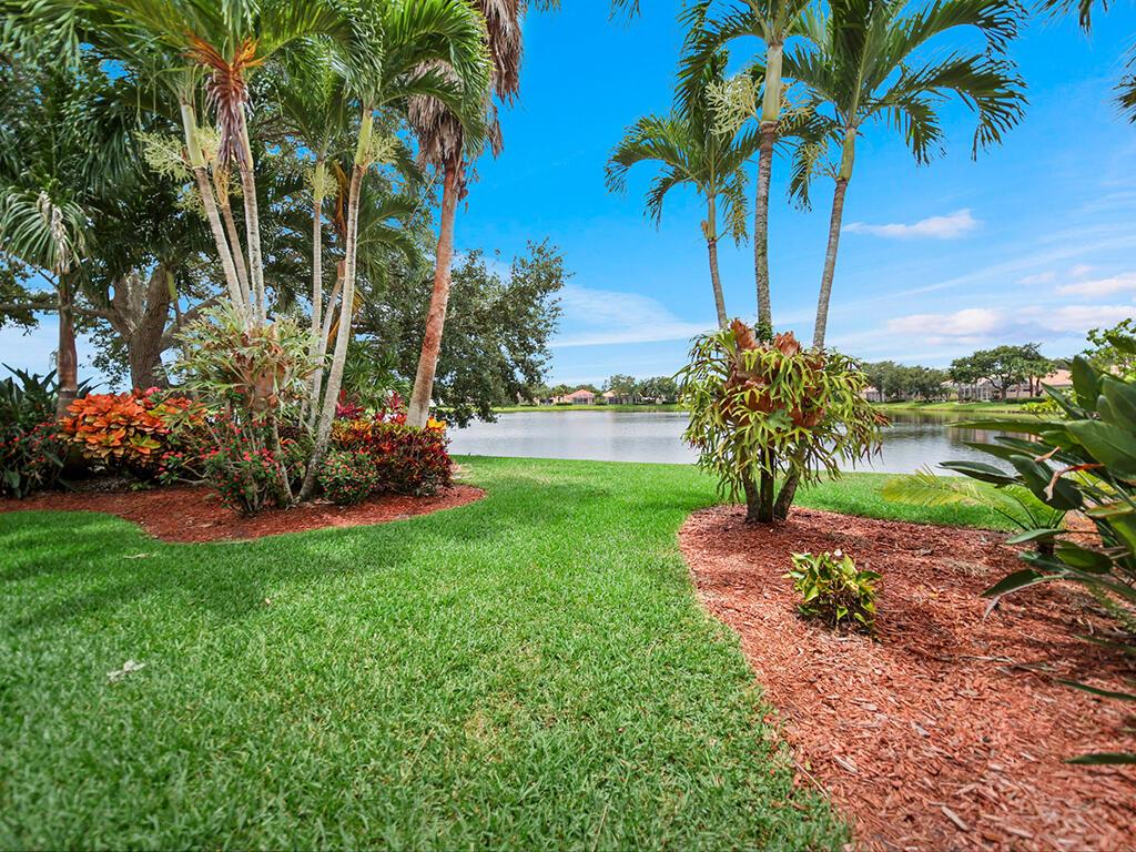 1466 SW Eagleglen Place