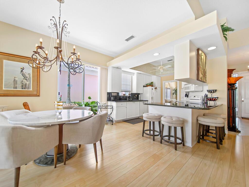 1466 SW Eagleglen Place