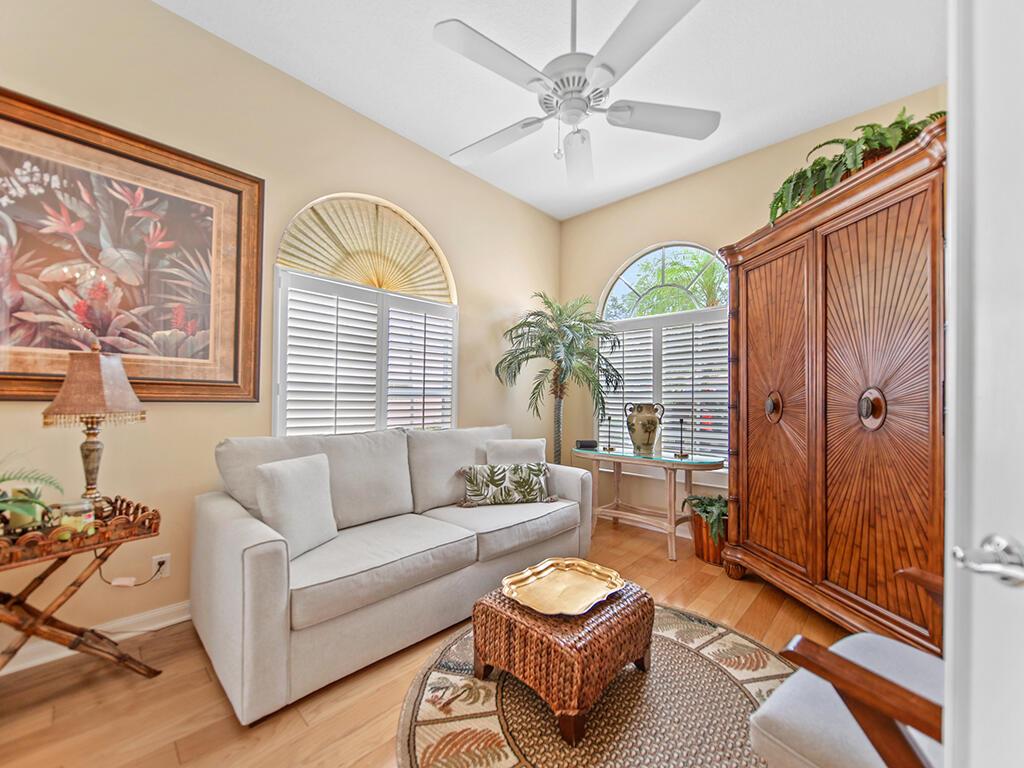 1466 SW Eagleglen Place