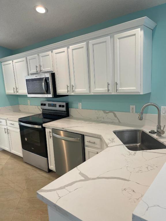 6167 Lauderdale Street