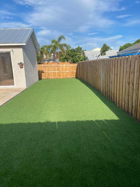 6167 Lauderdale Street