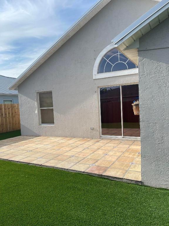 6167 Lauderdale Street