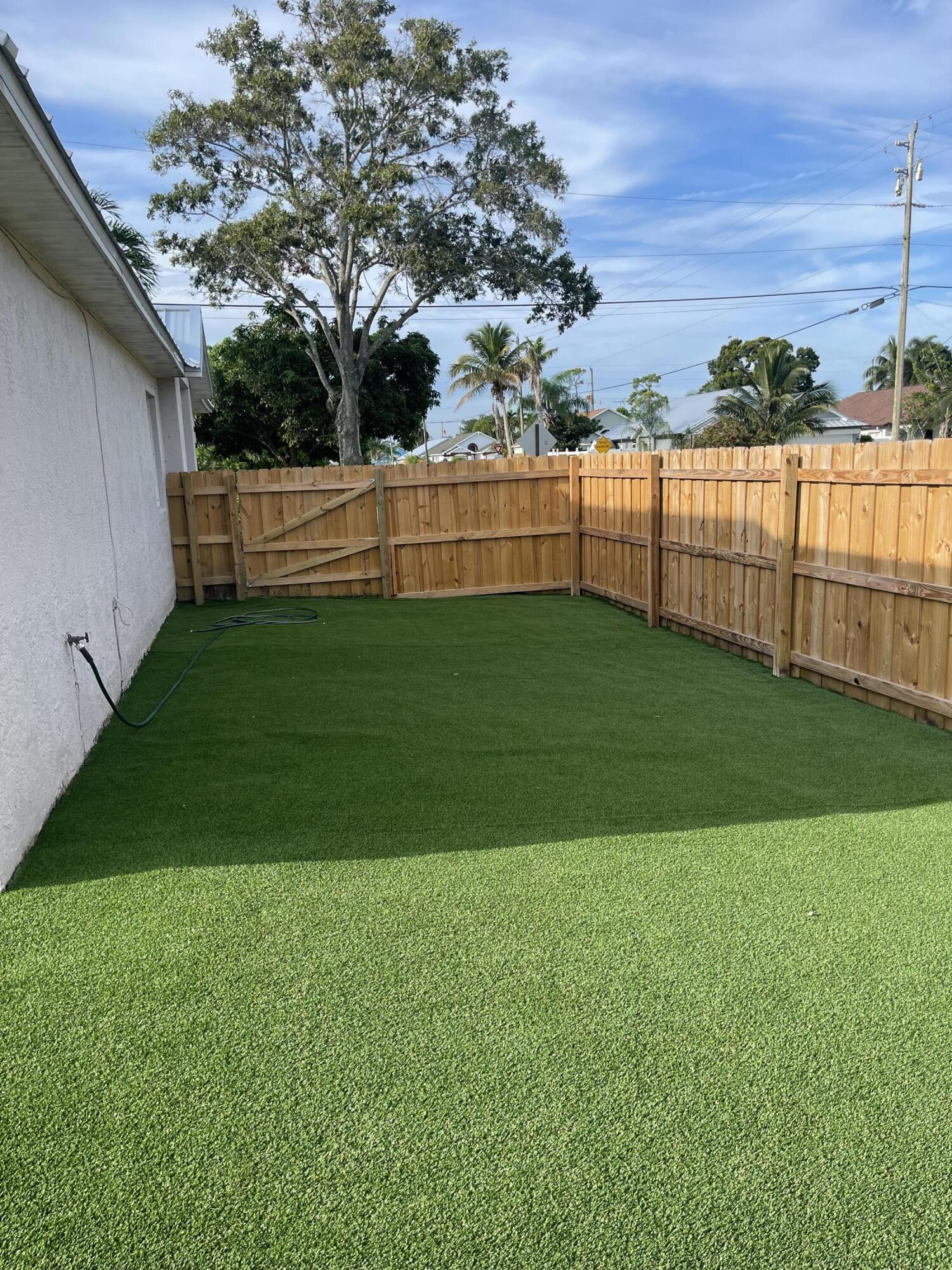 6167 Lauderdale Street