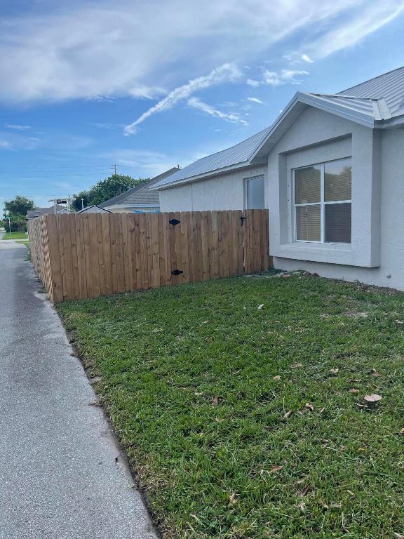 6167 Lauderdale Street