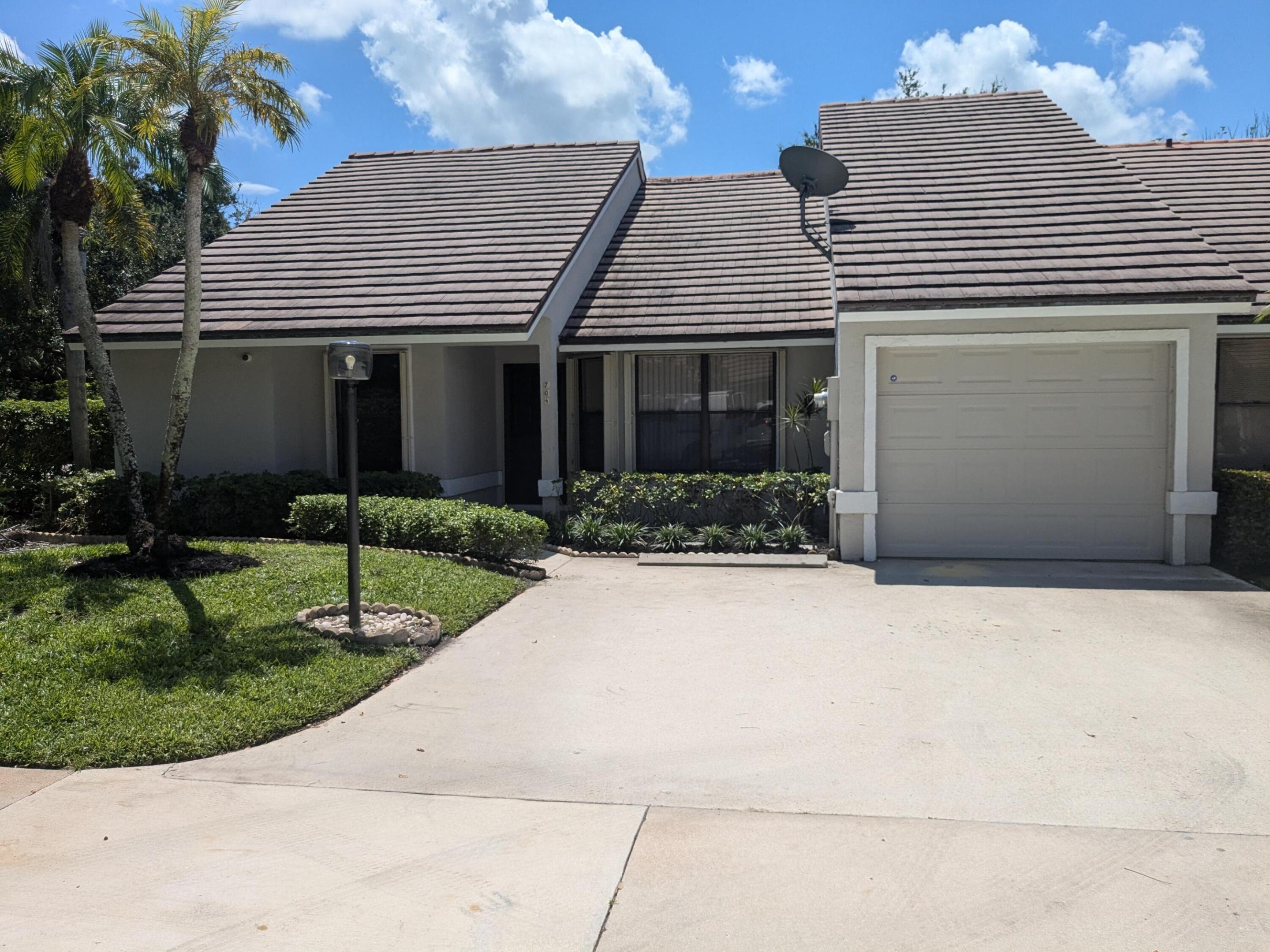 704 Lochwick Terrace 9