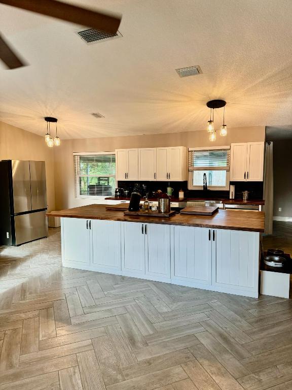 19000 SE Robert Drive