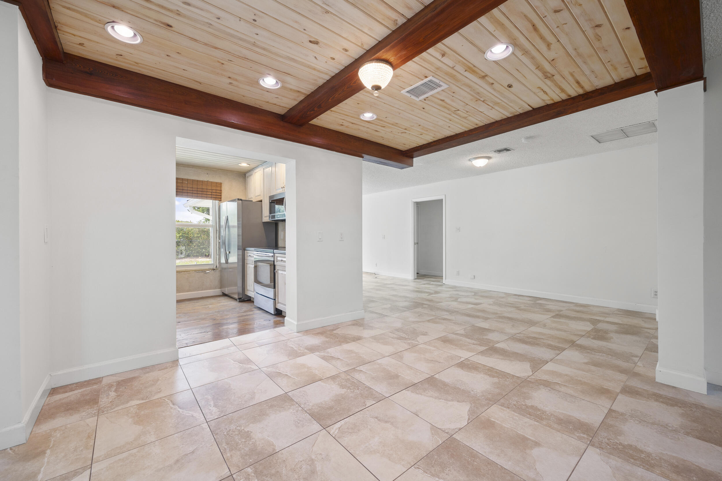 83 Fairview W