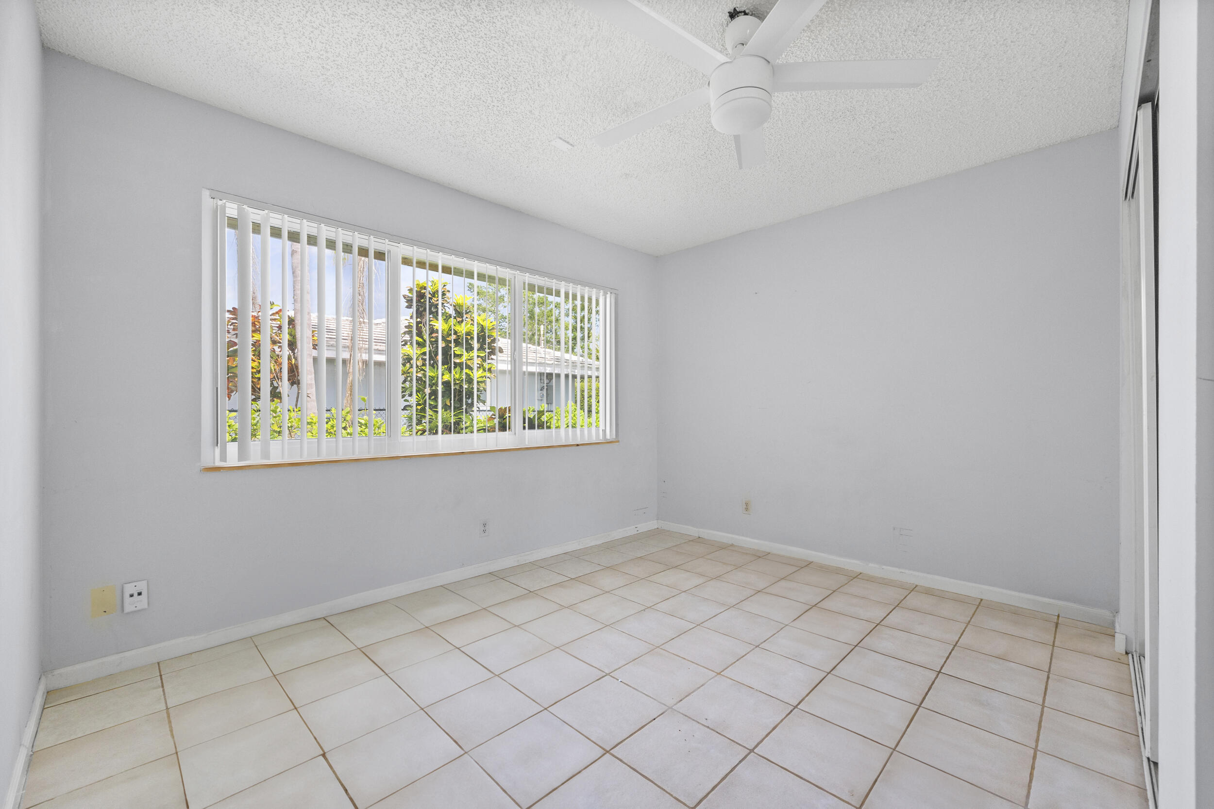 83 Fairview W