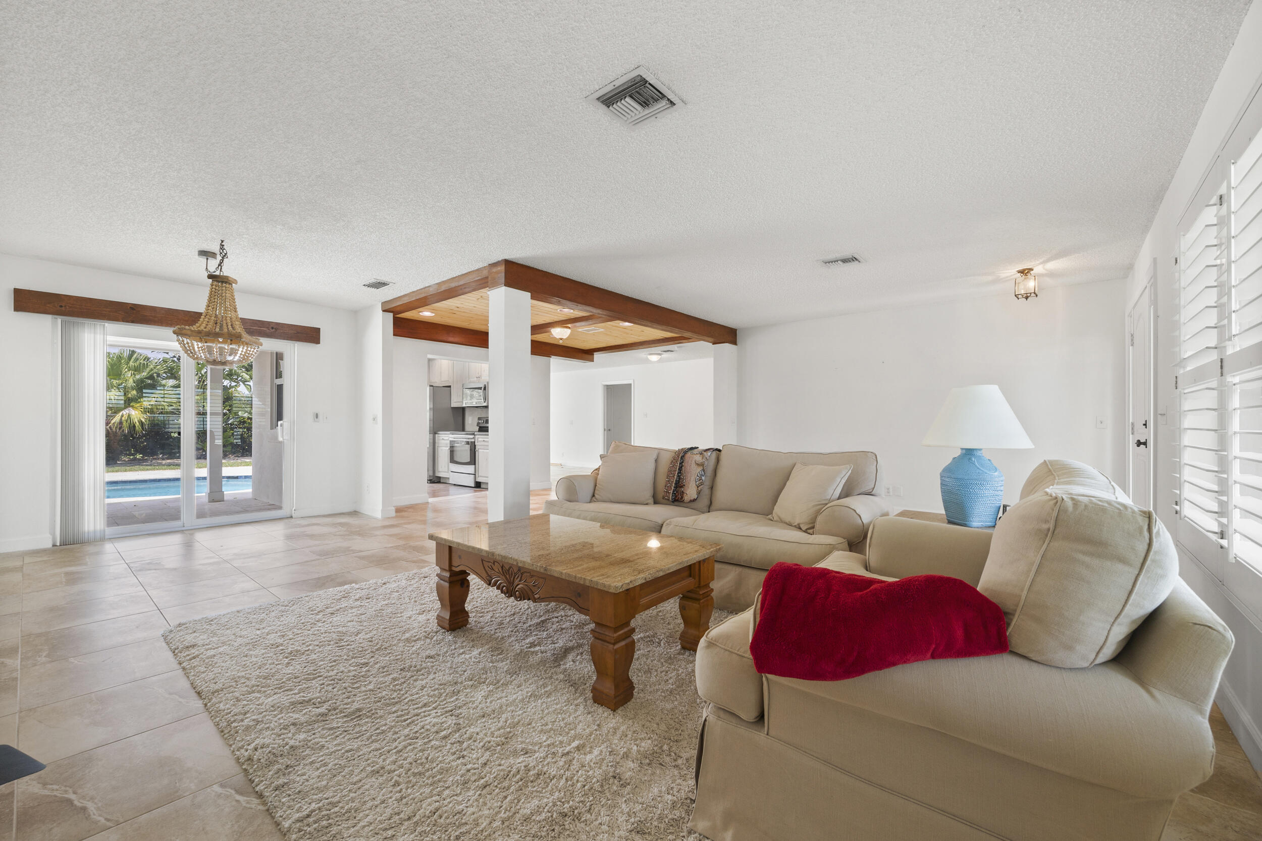 83 Fairview W