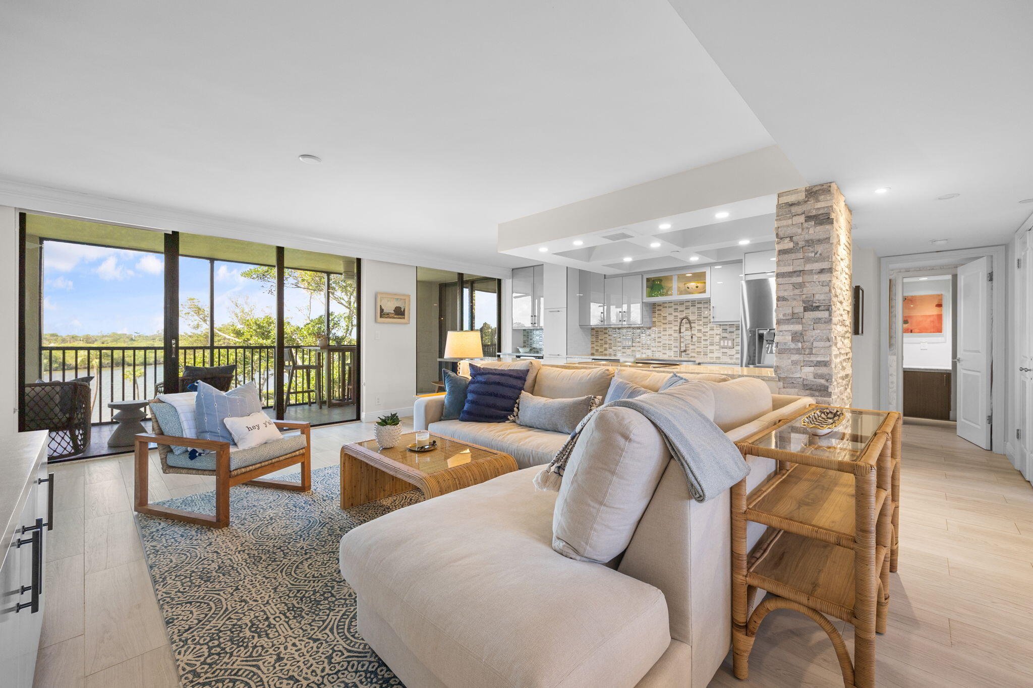 1000 N Us Highway 1 An402