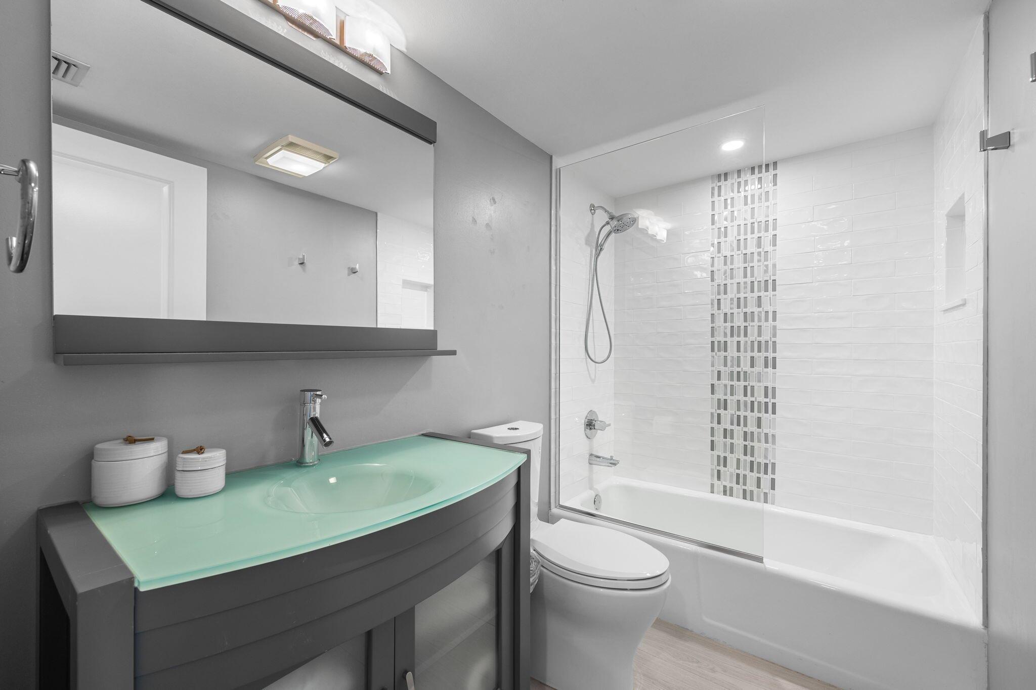 1000 N Us Highway 1 An402