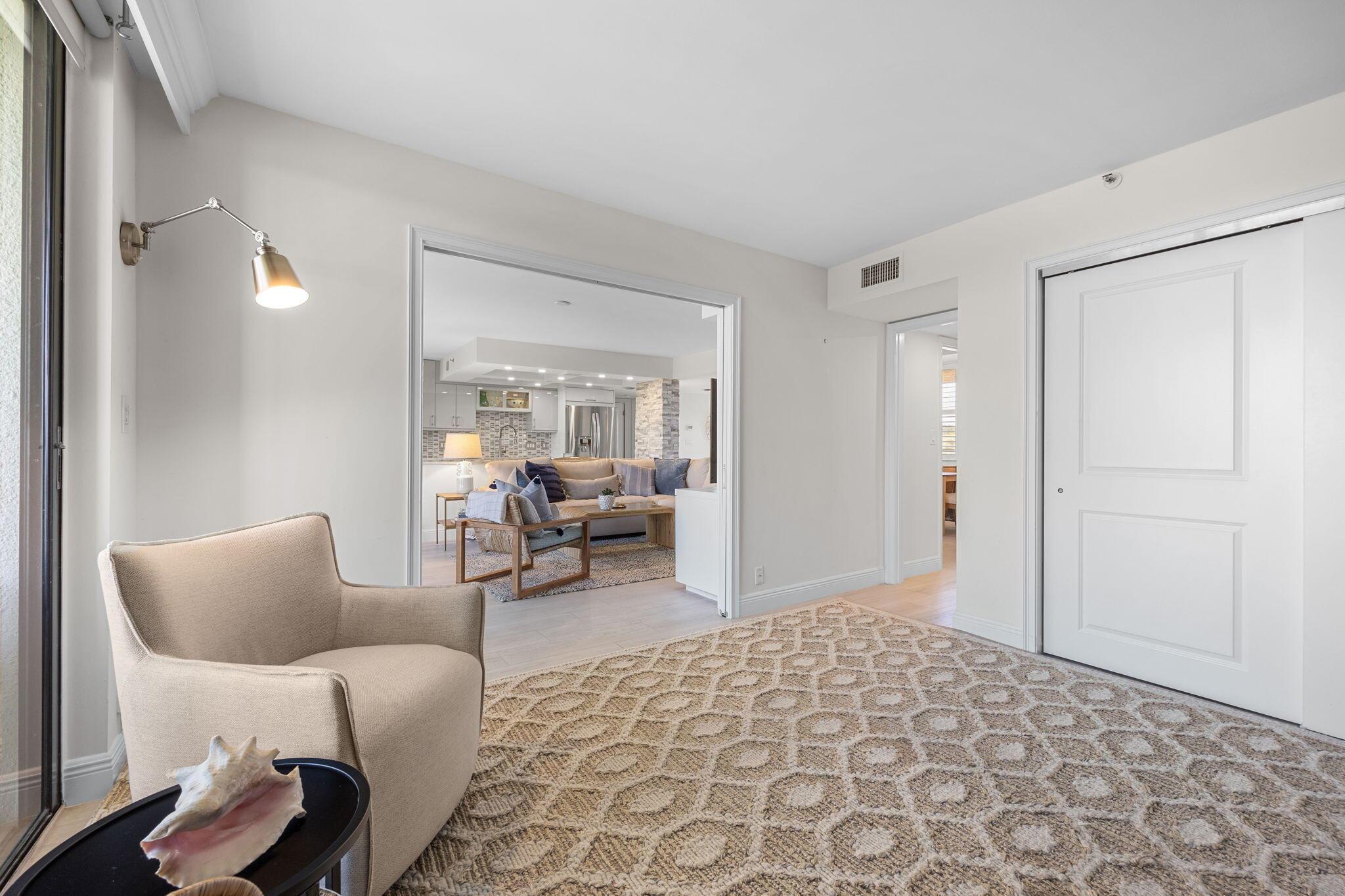 1000 N Us Highway 1 An402