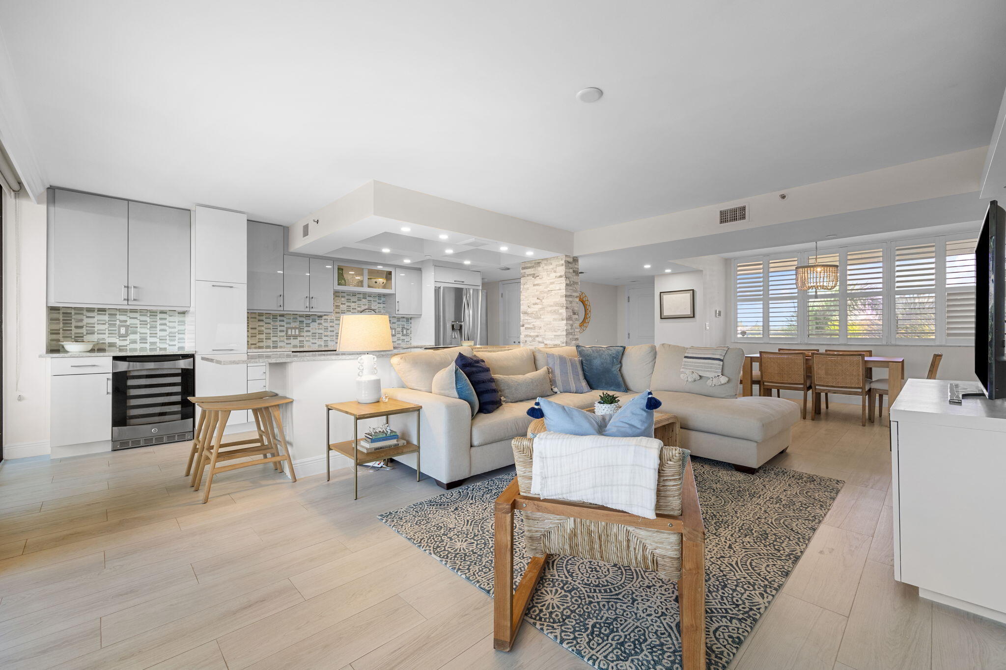 1000 N Us Highway 1 An402