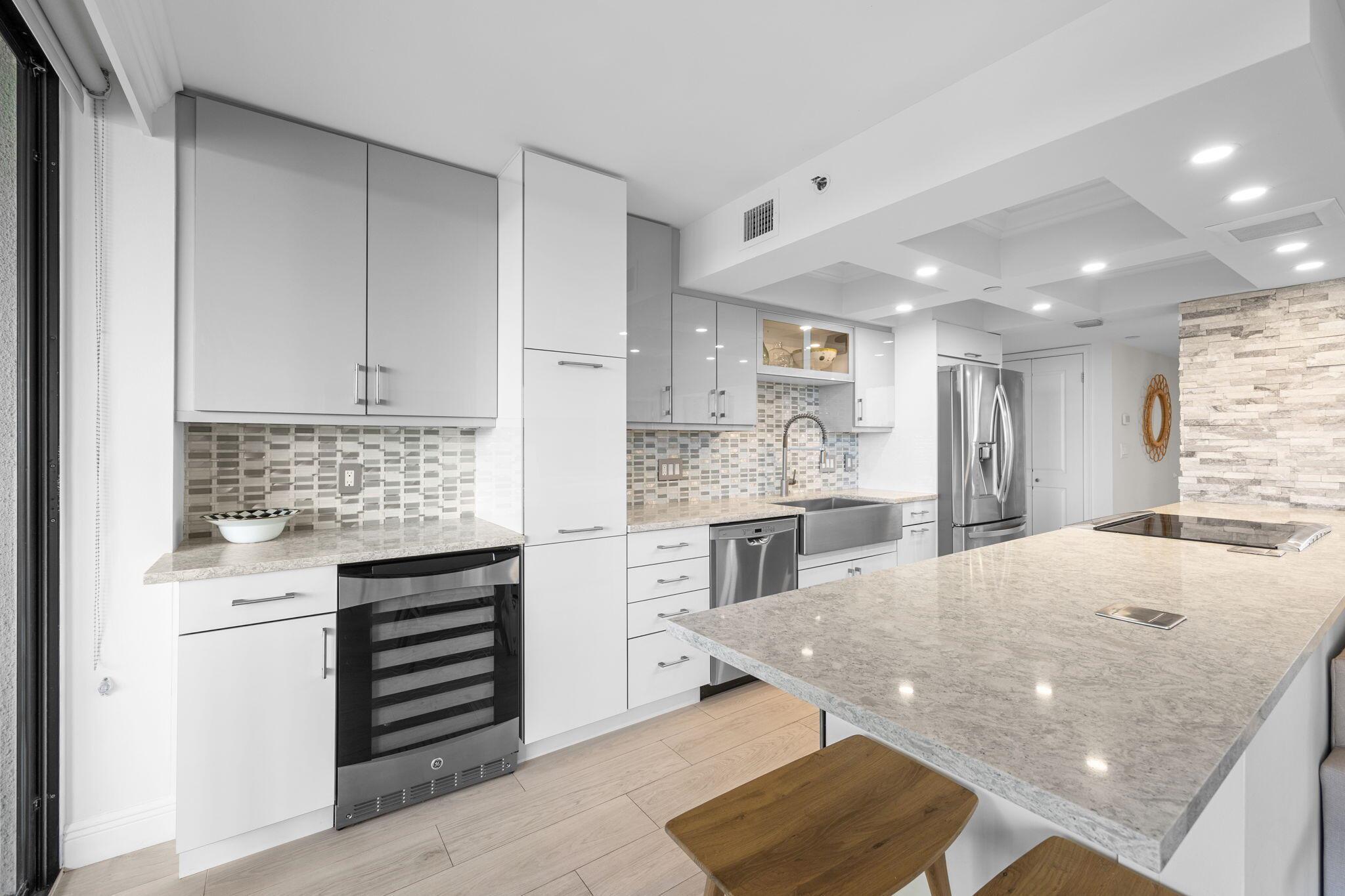 1000 N Us Highway 1 An402