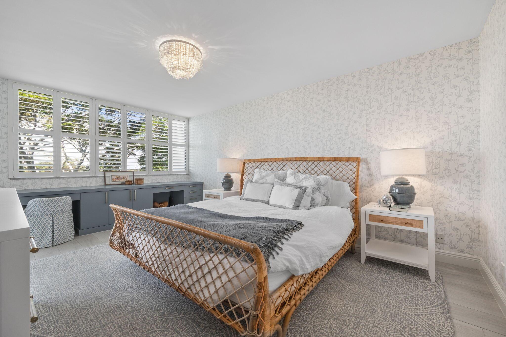 1000 N Us Highway 1 An402