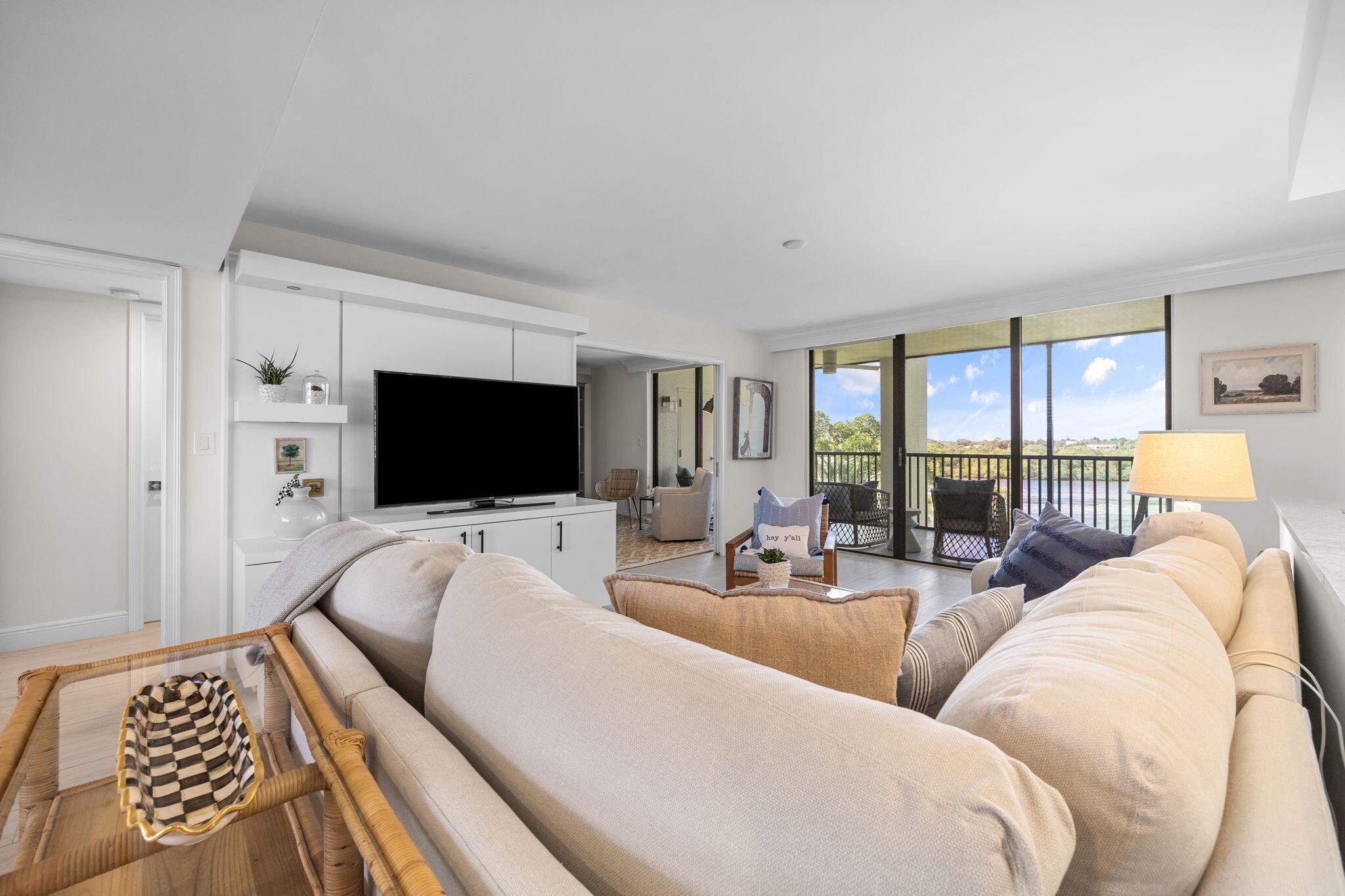 1000 N Us Highway 1 An402