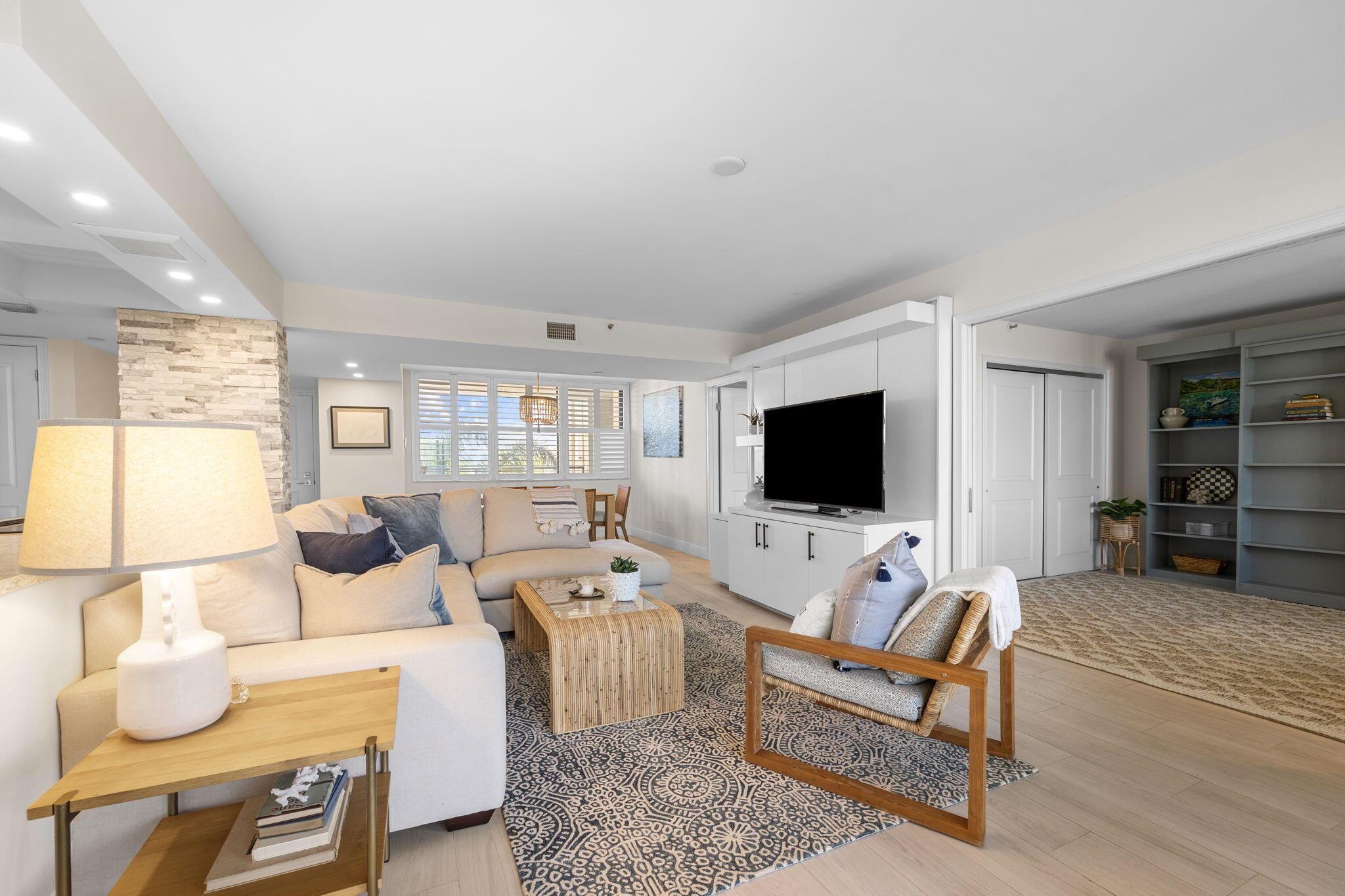 1000 N Us Highway 1 An402