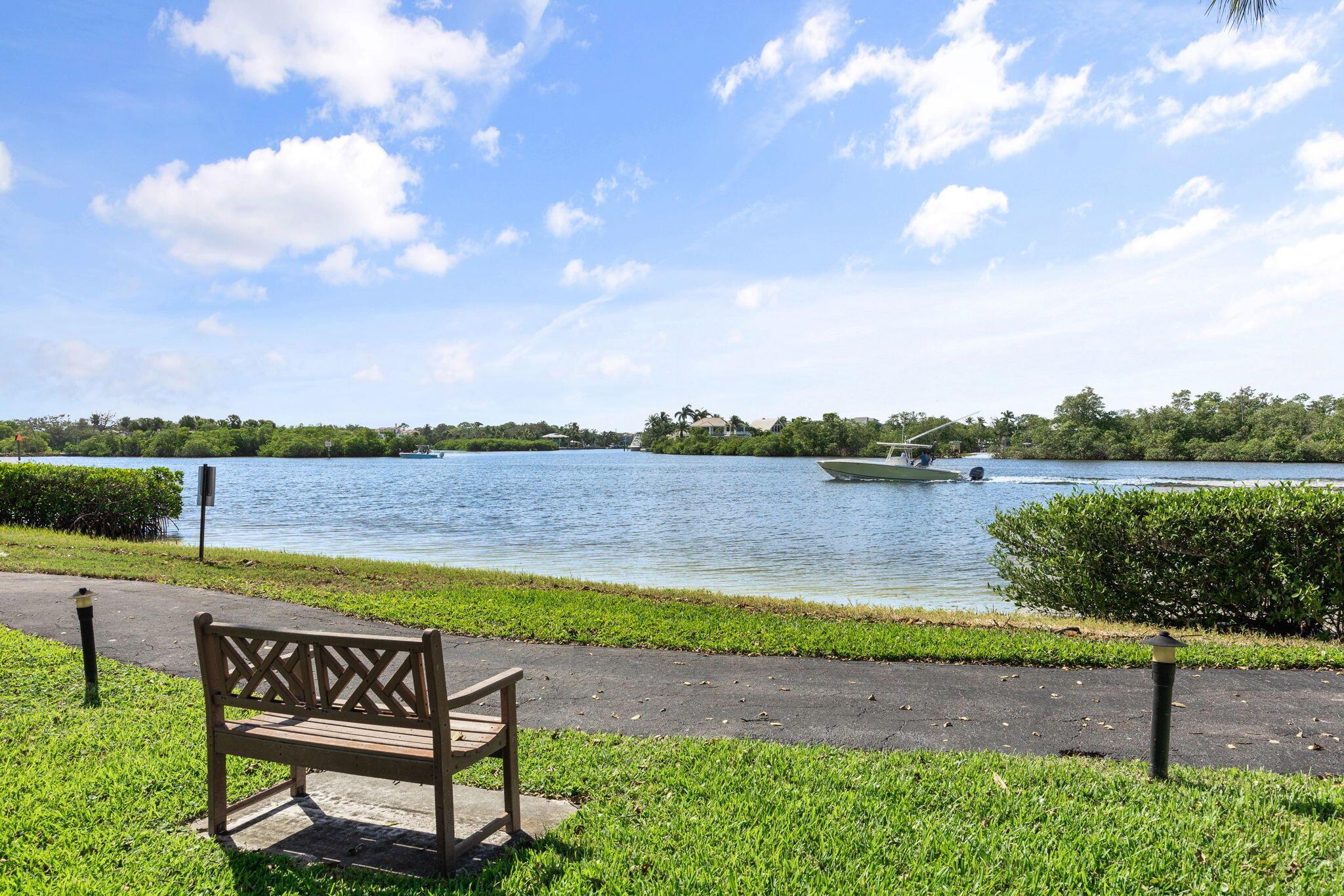 1000 N Us Highway 1 An402