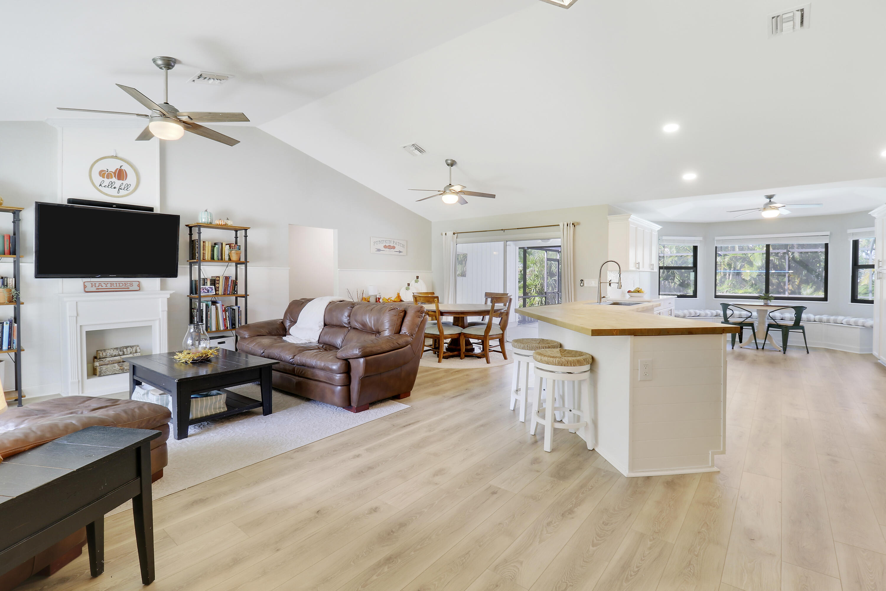 2556 SW Danbury Street