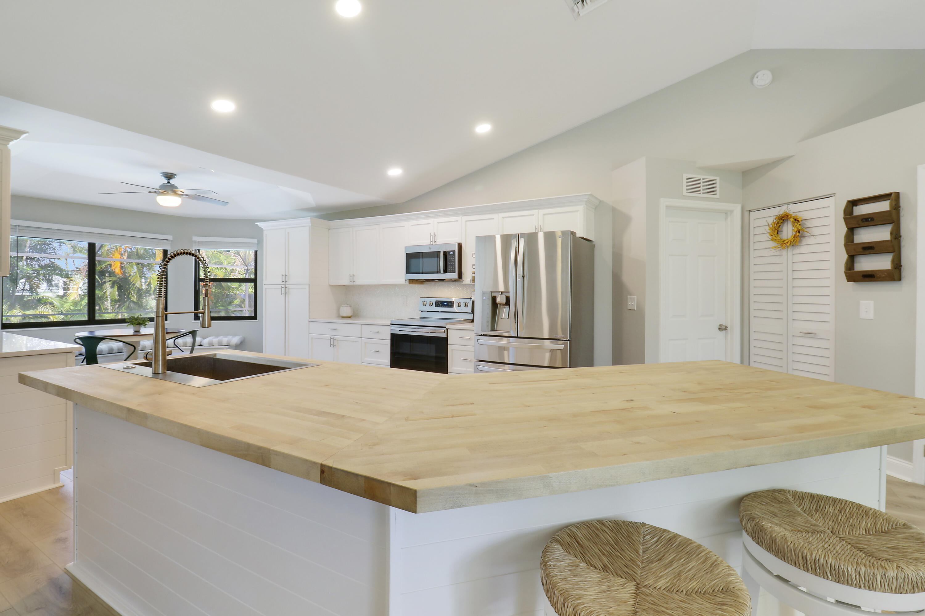 2556 SW Danbury Street