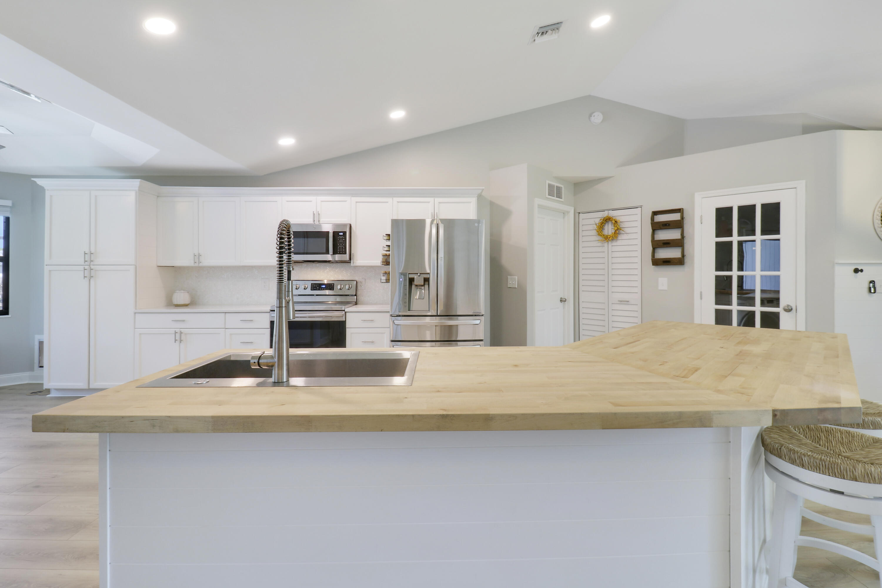 2556 SW Danbury Street