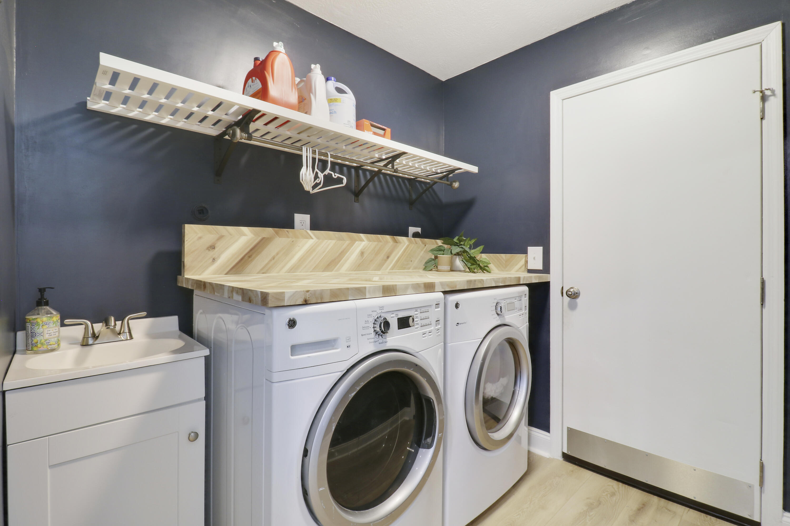 2556 SW Danbury Street