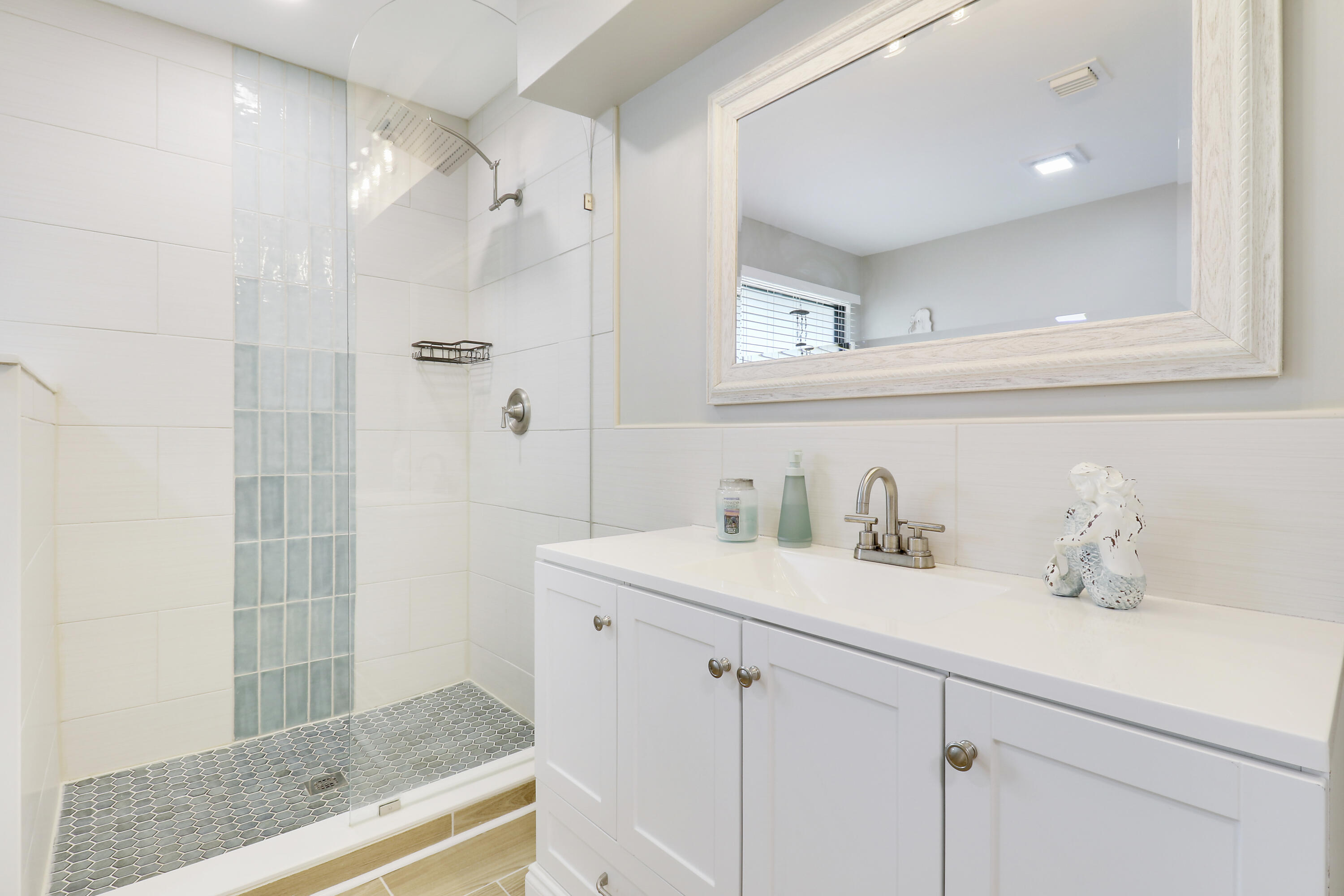 2556 SW Danbury Street