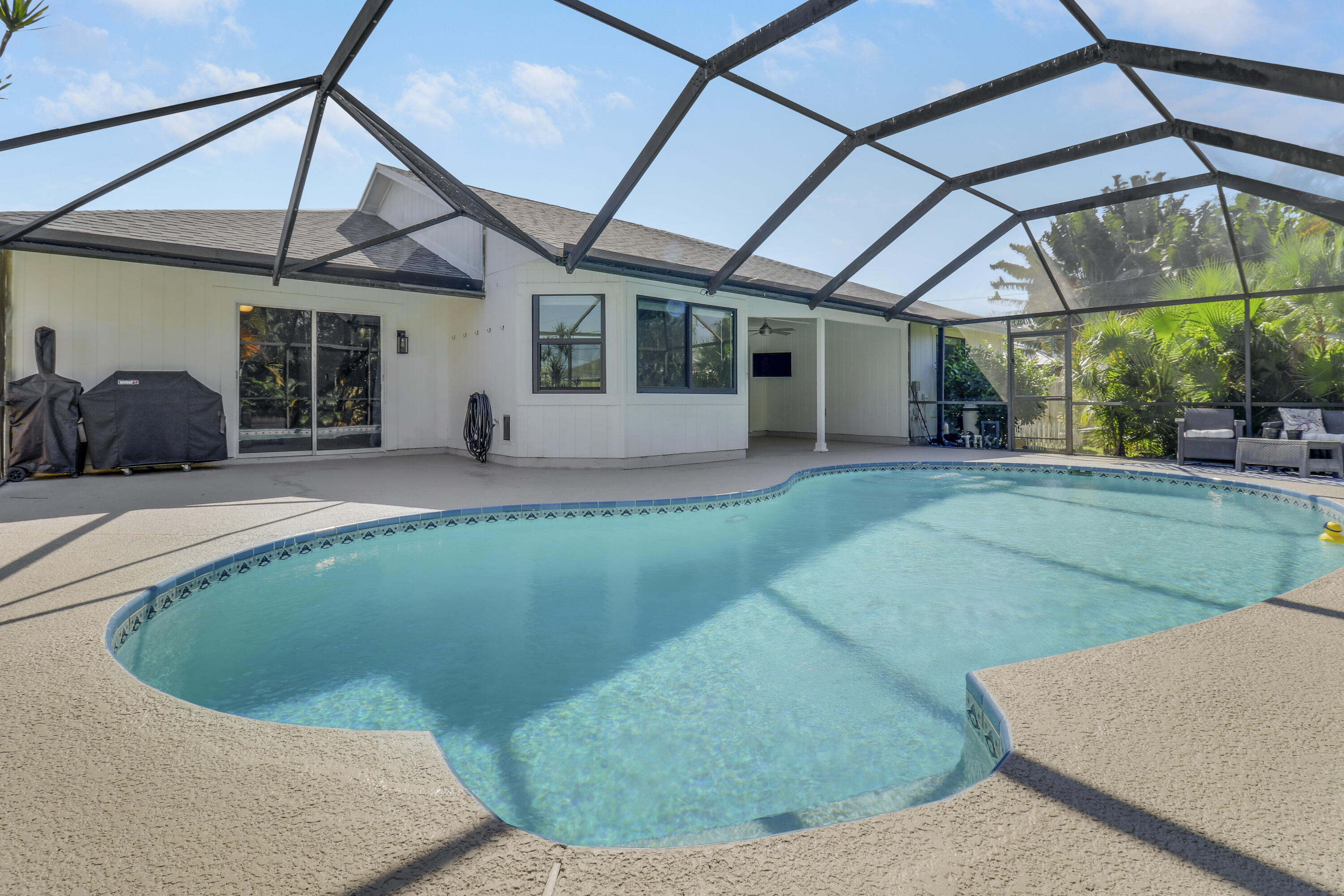 2556 SW Danbury Street