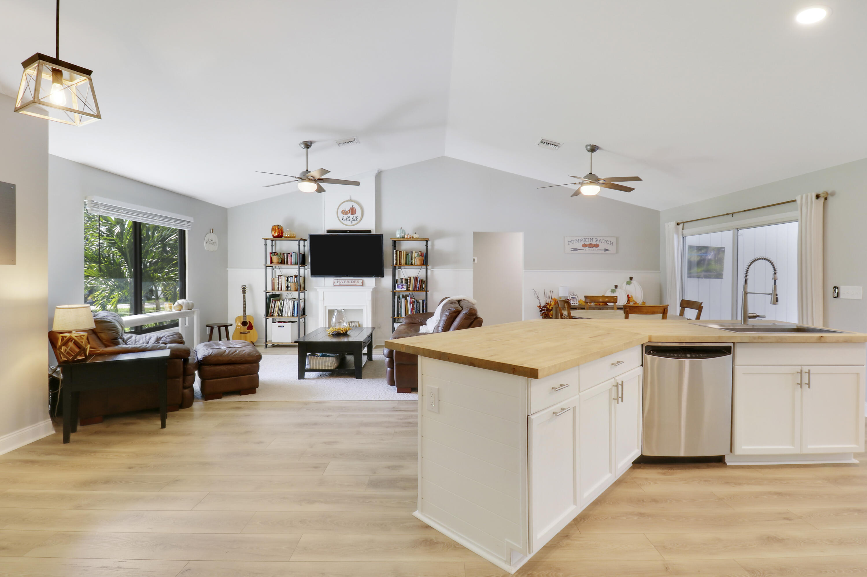 2556 SW Danbury Street