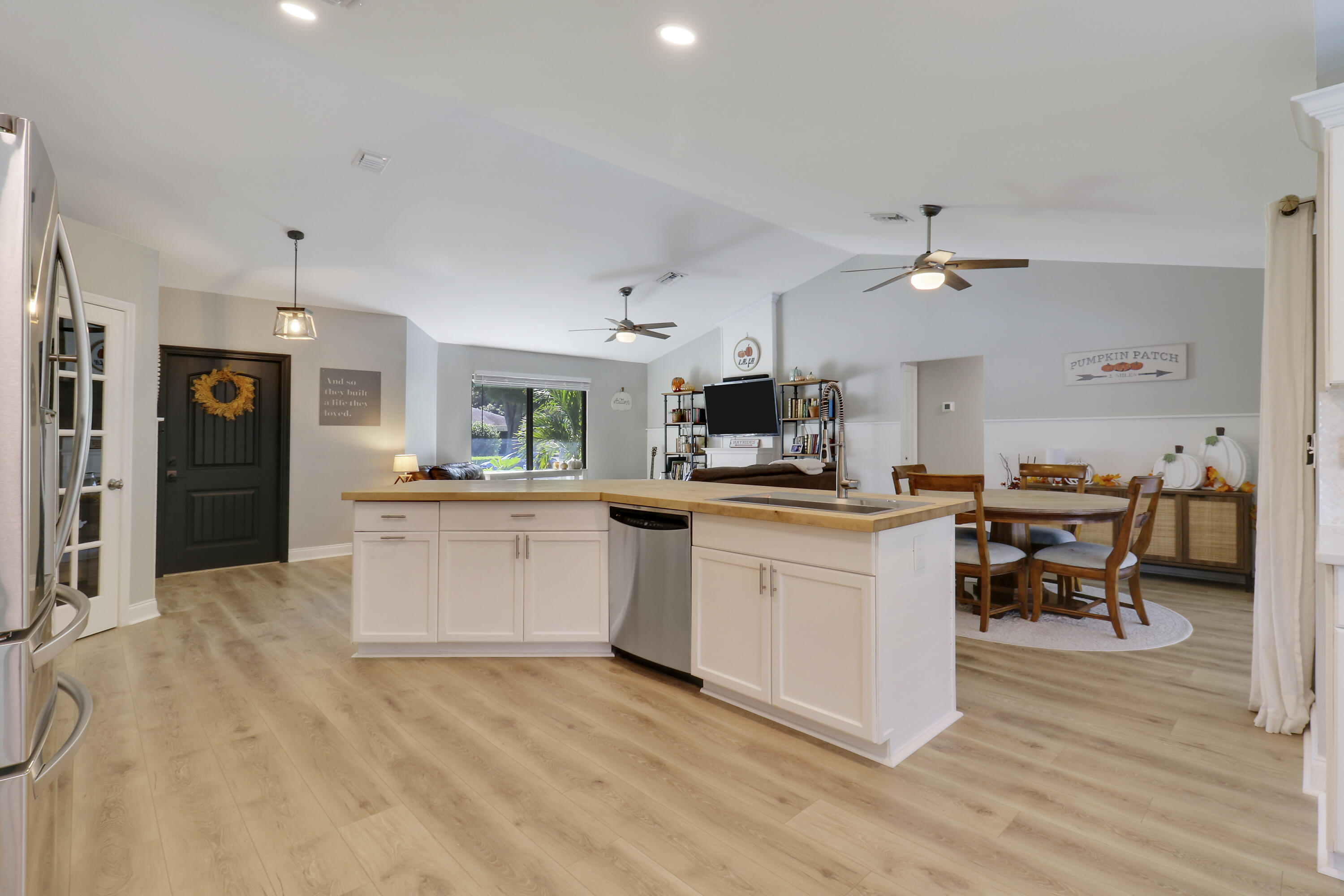 2556 SW Danbury Street