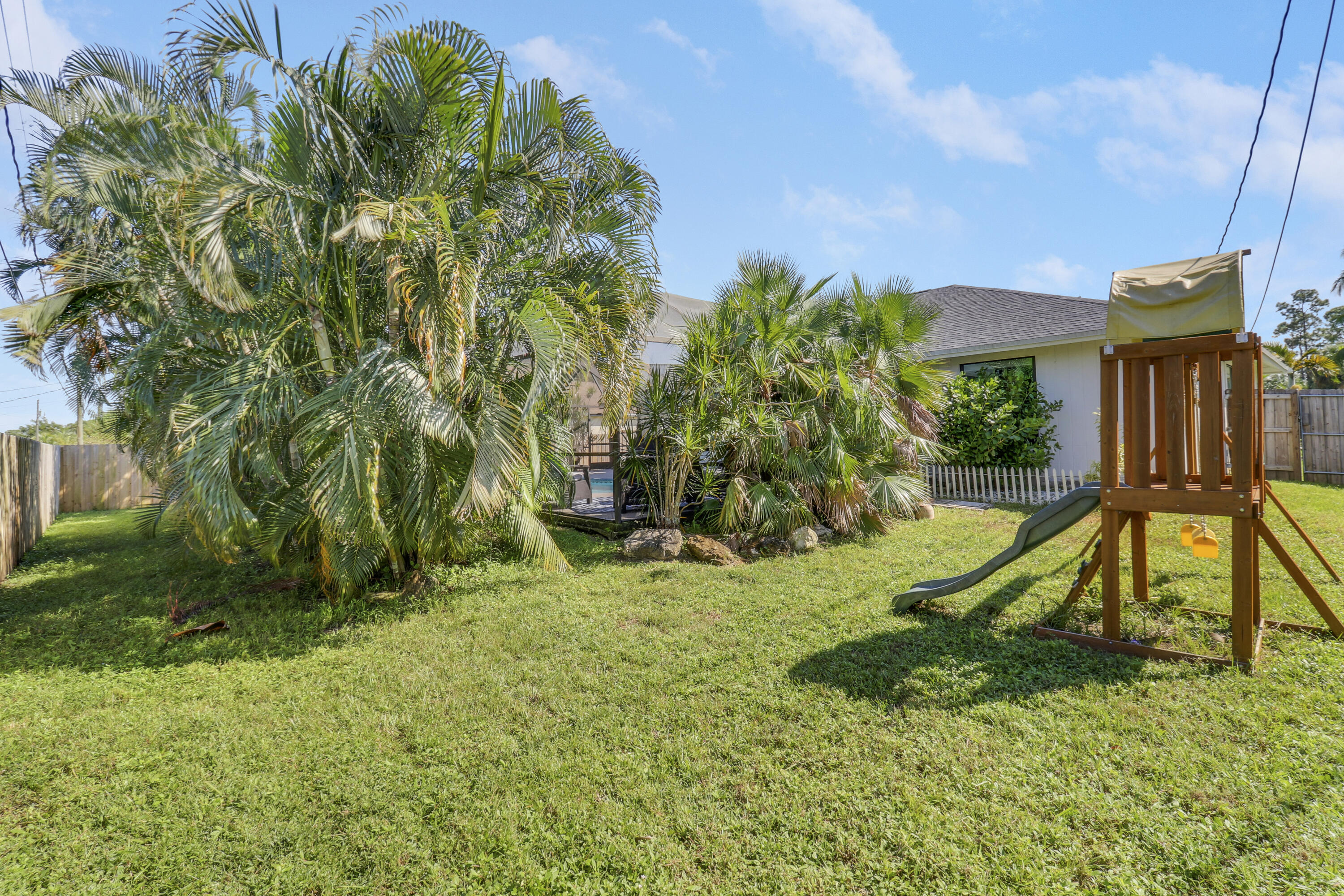 2556 SW Danbury Street