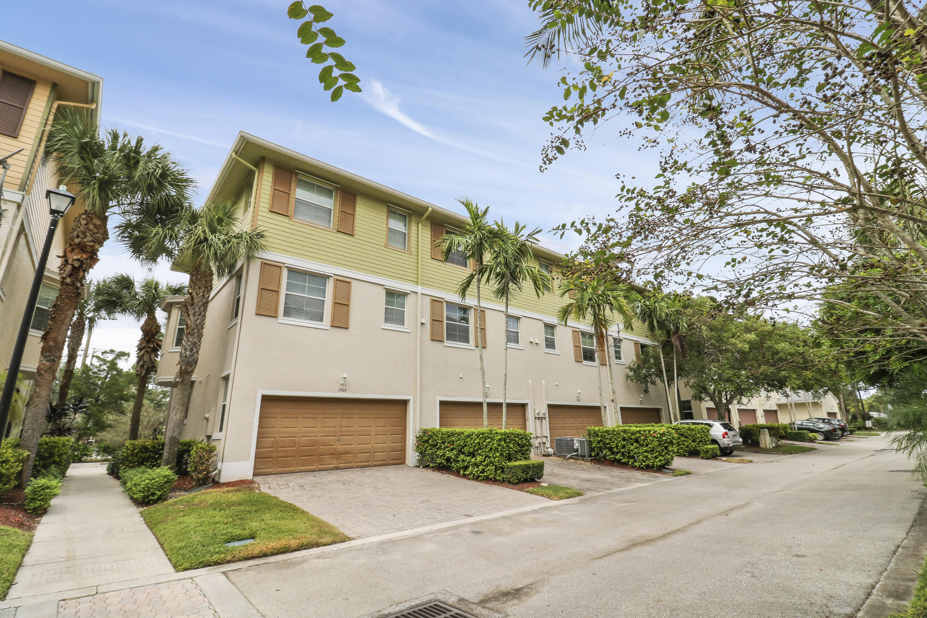 1566 Grande Cull Way