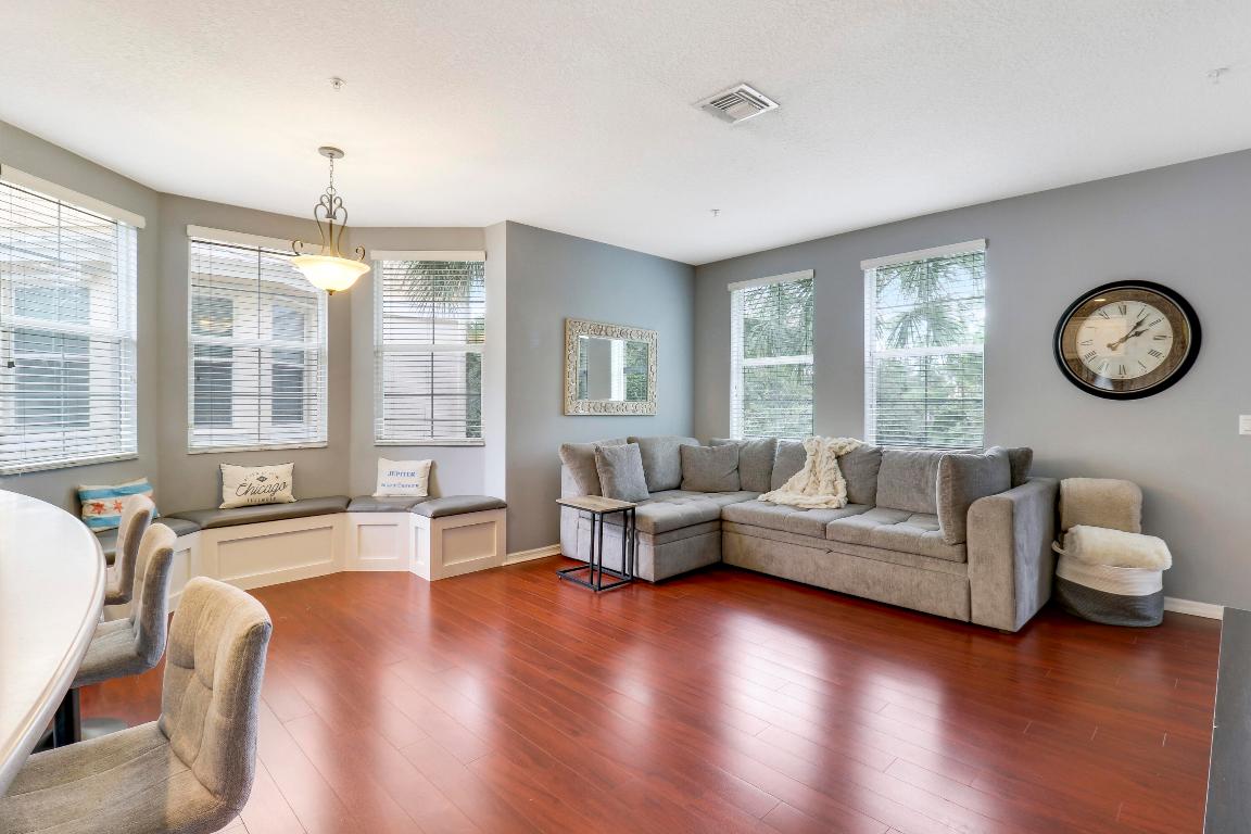 1566 Grande Cull Way