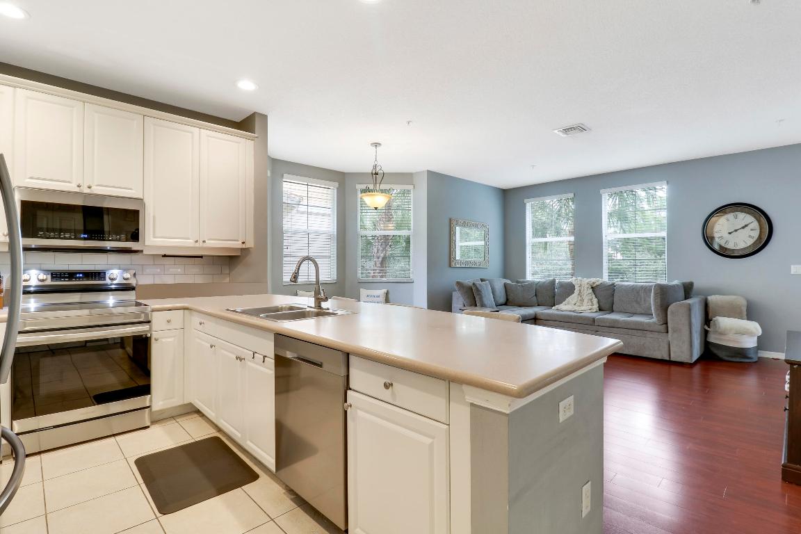 1566 Grande Cull Way