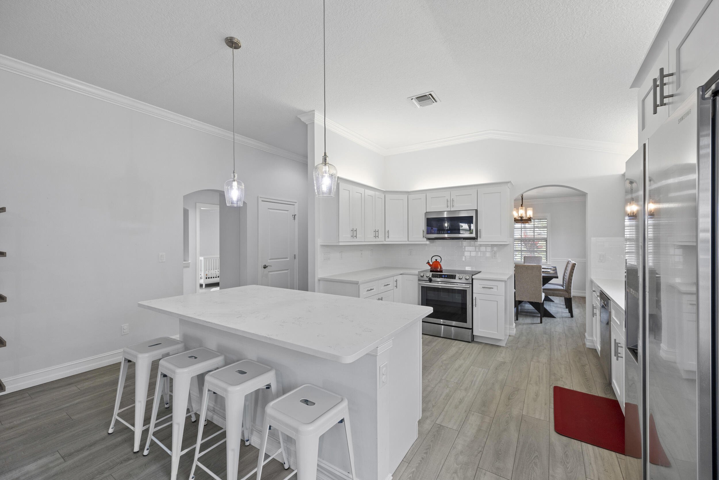 17574 Cinquez Park Road E