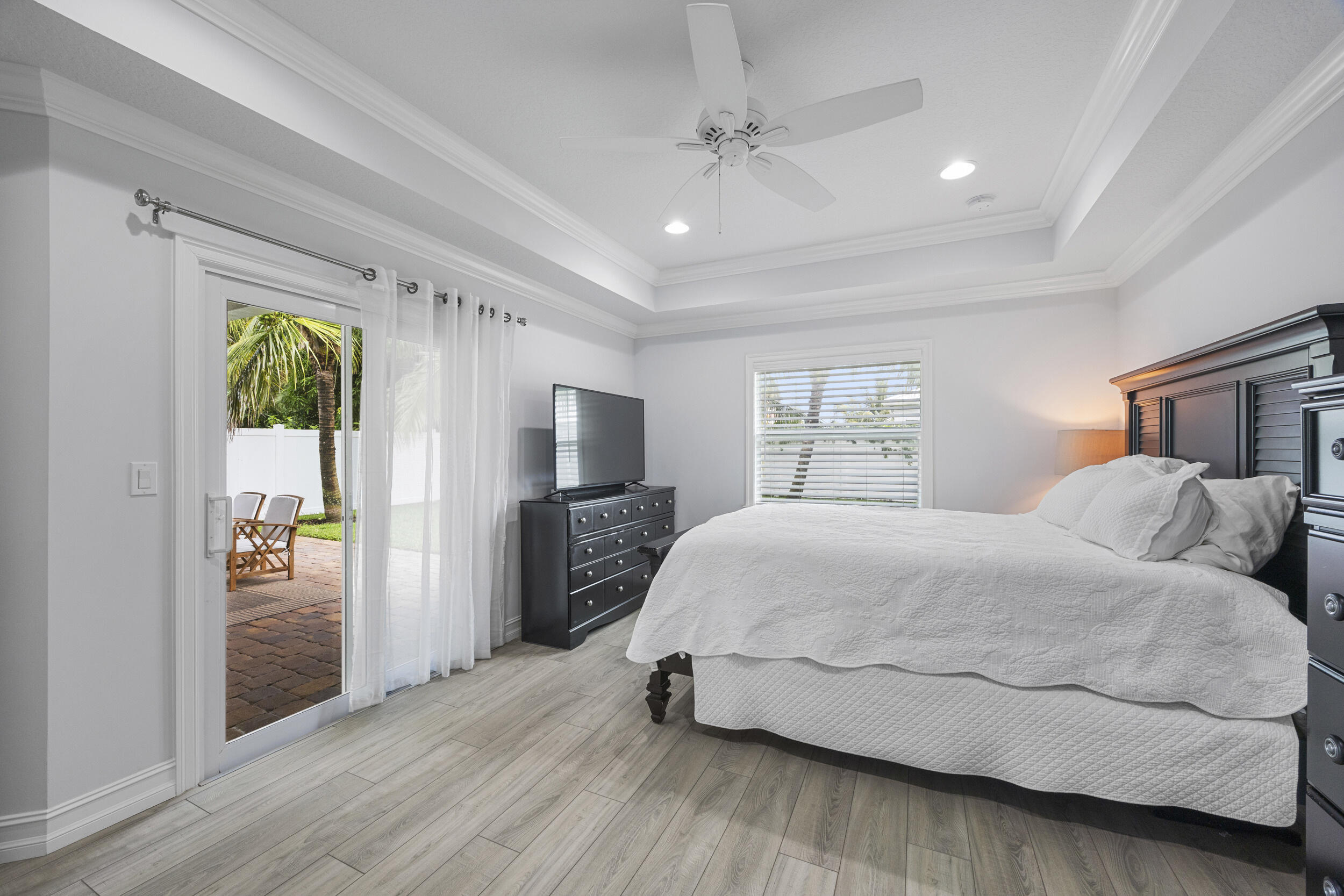 17574 Cinquez Park Road E