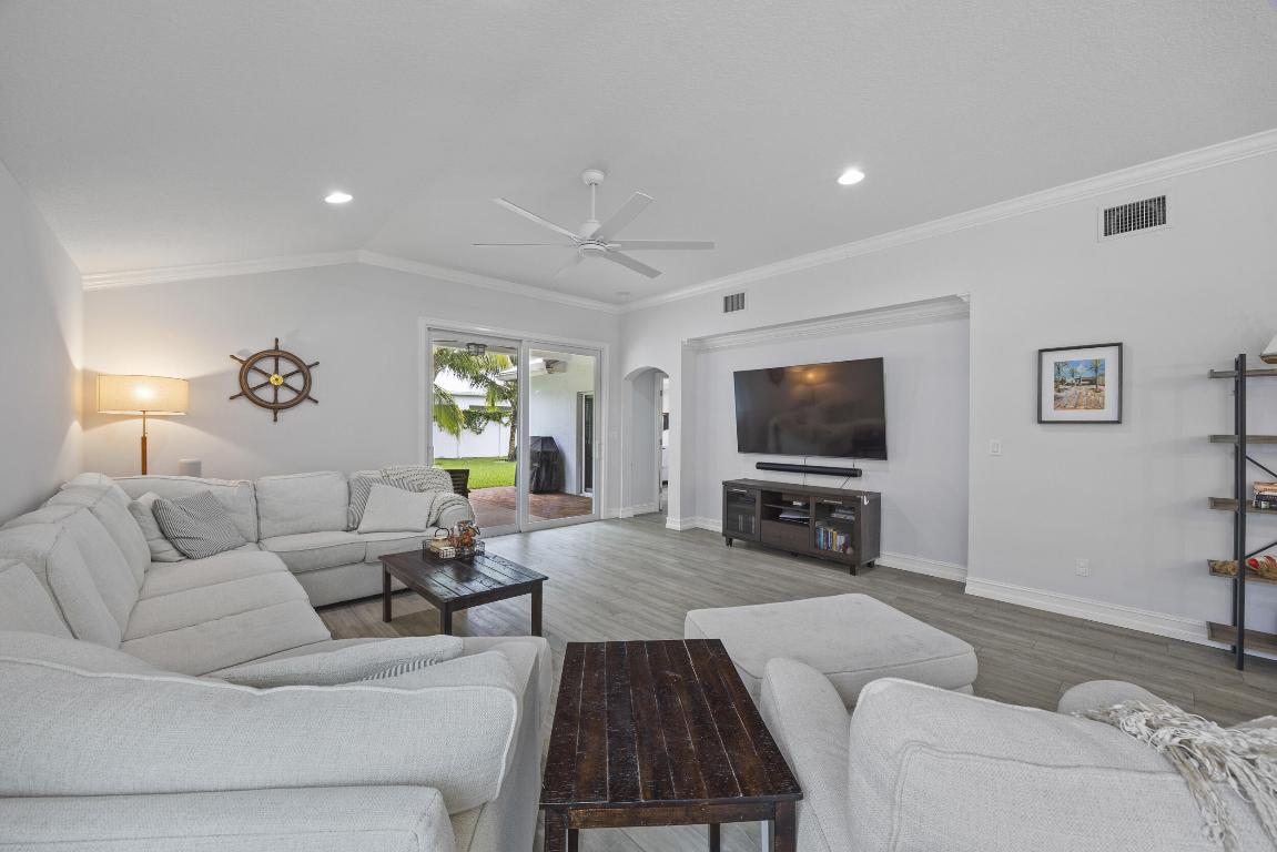 17574 Cinquez Park Road E