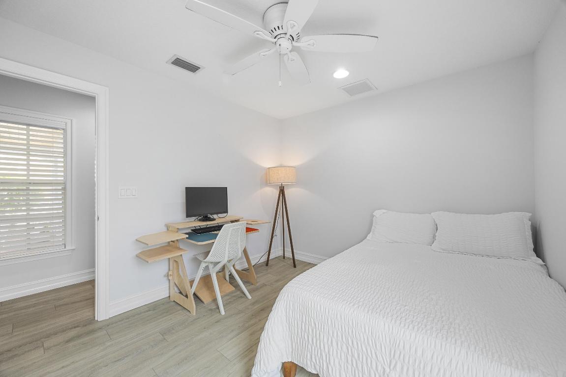 17574 Cinquez Park Road E