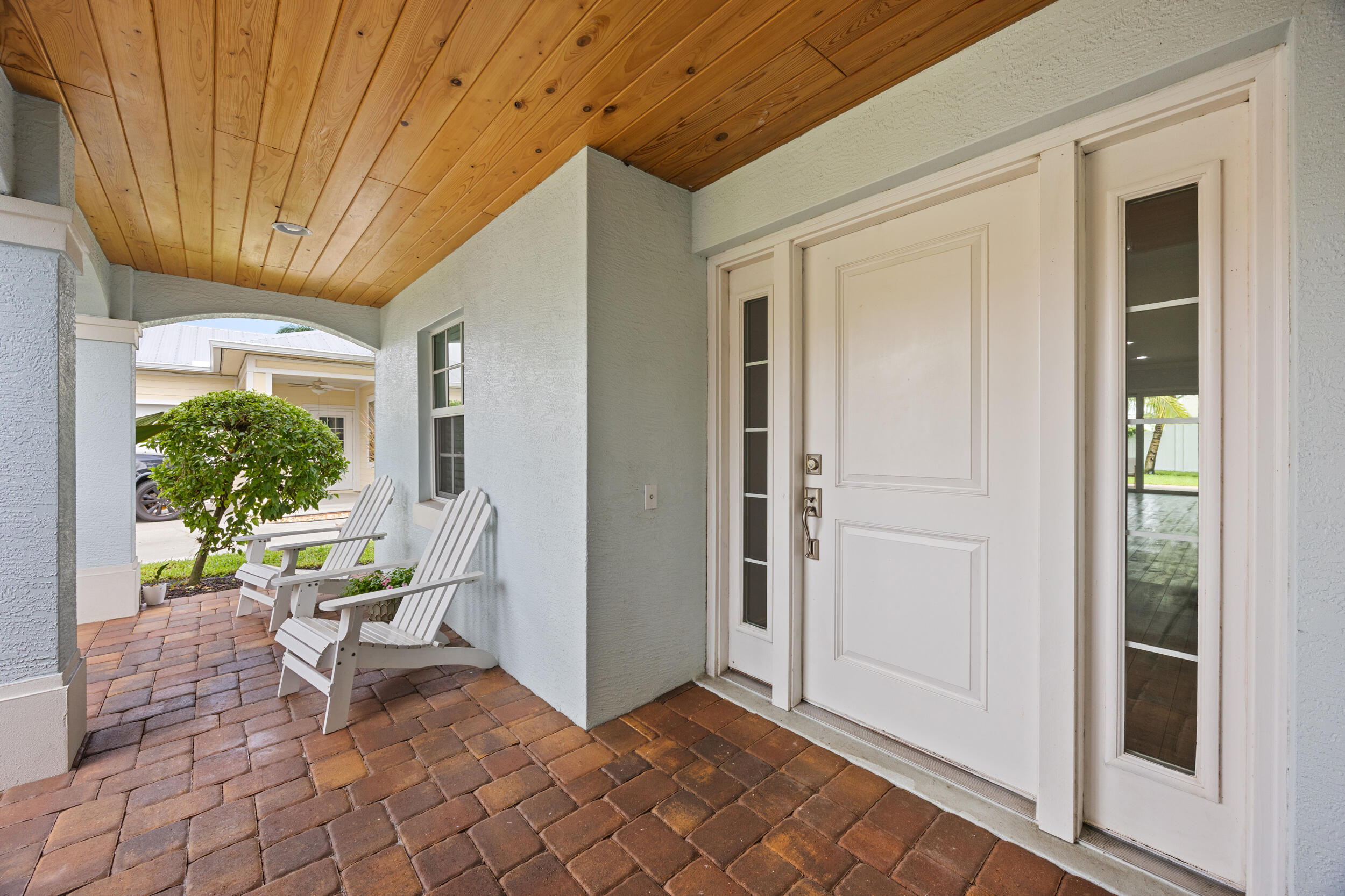 17574 Cinquez Park Road E