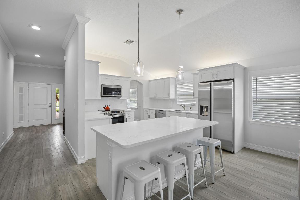 17574 Cinquez Park Road E