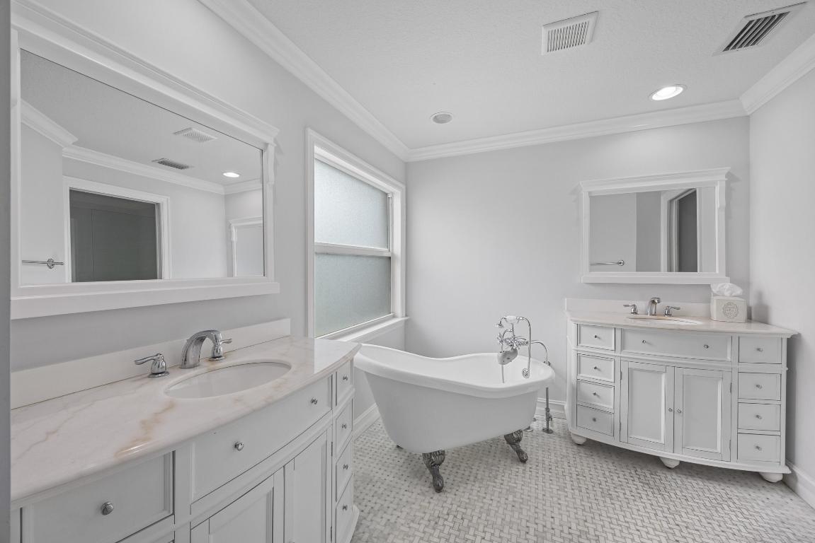 17574 Cinquez Park Road E