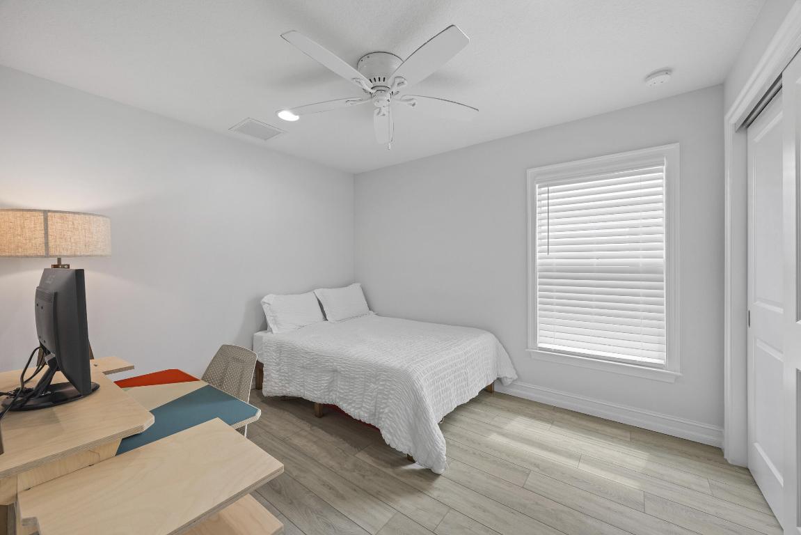 17574 Cinquez Park Road E