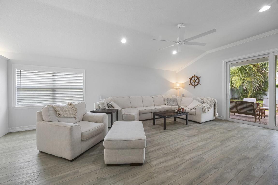 17574 Cinquez Park Road E