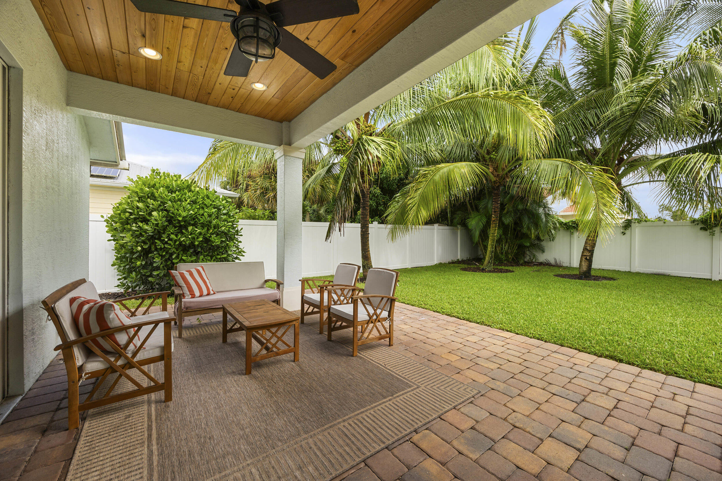 17574 Cinquez Park Road E