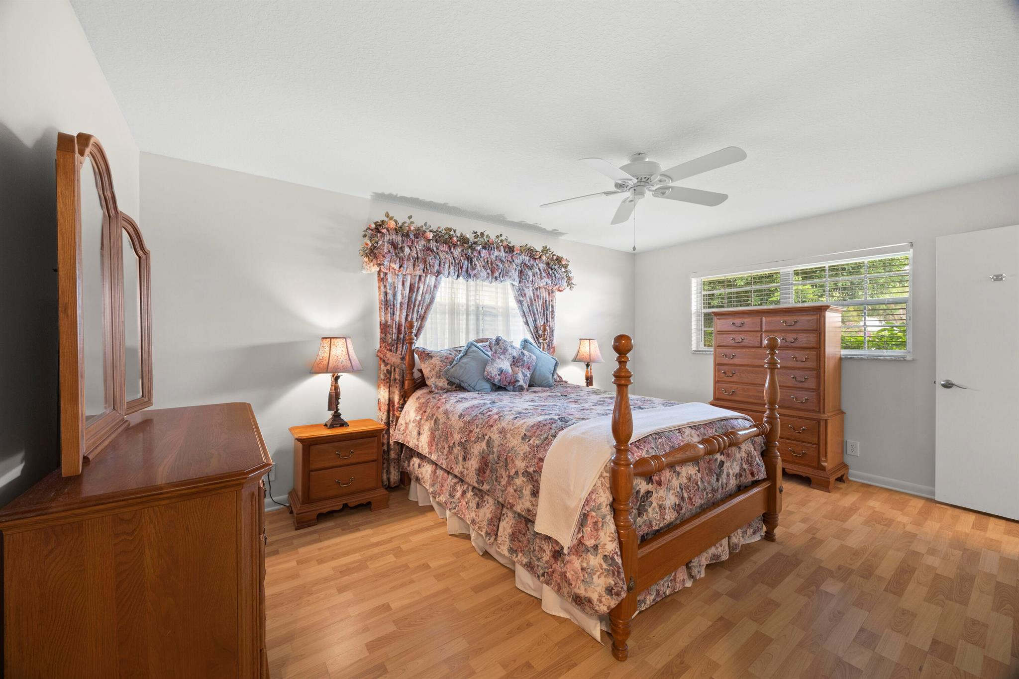 9603 SE Little Club Way S