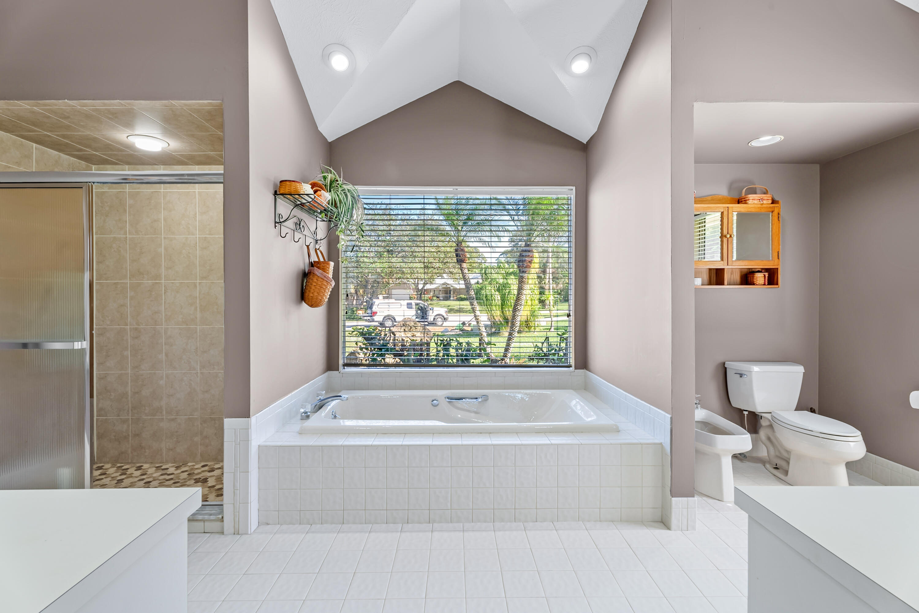 3266 NE Kapok Court