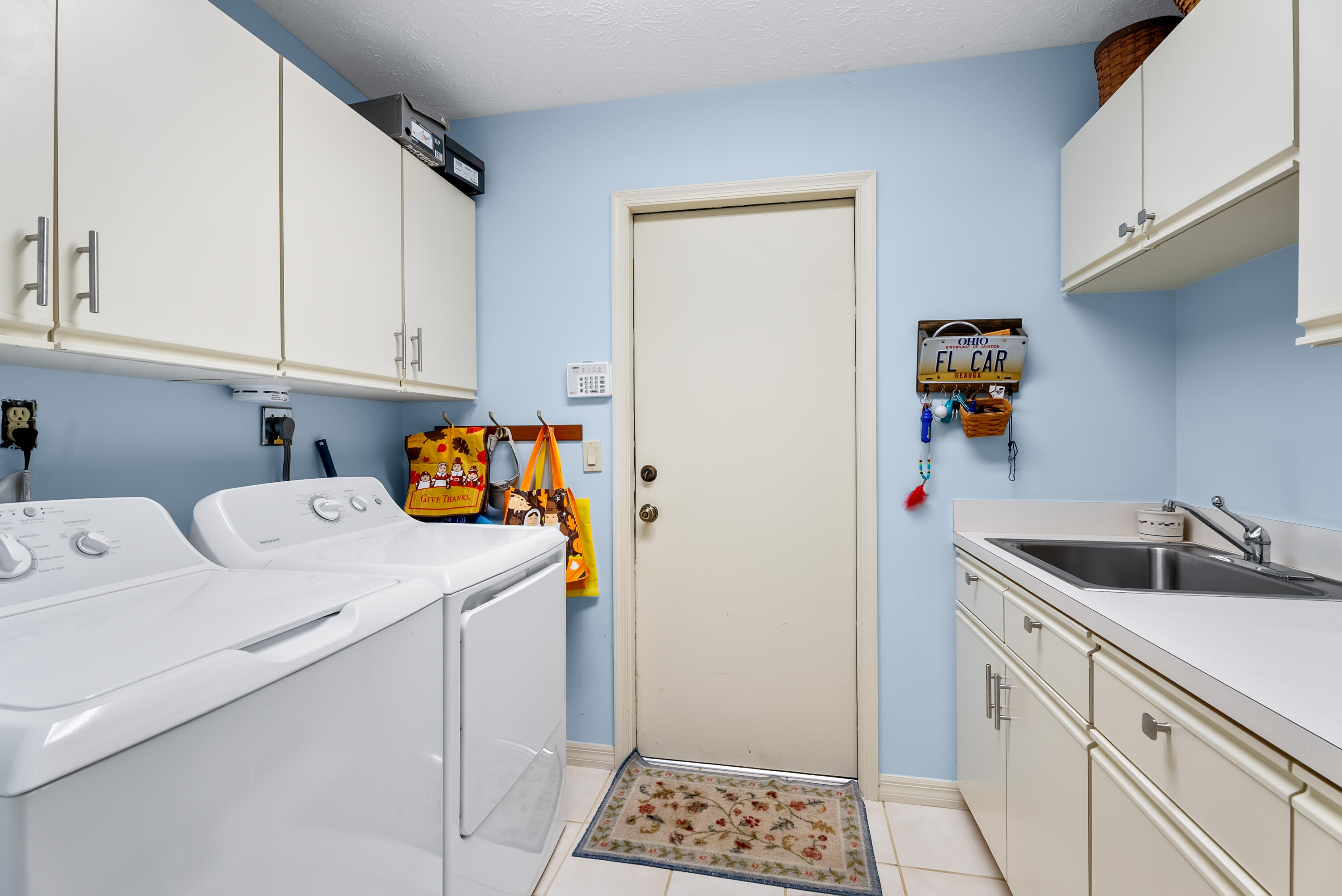 3266 NE Kapok Court