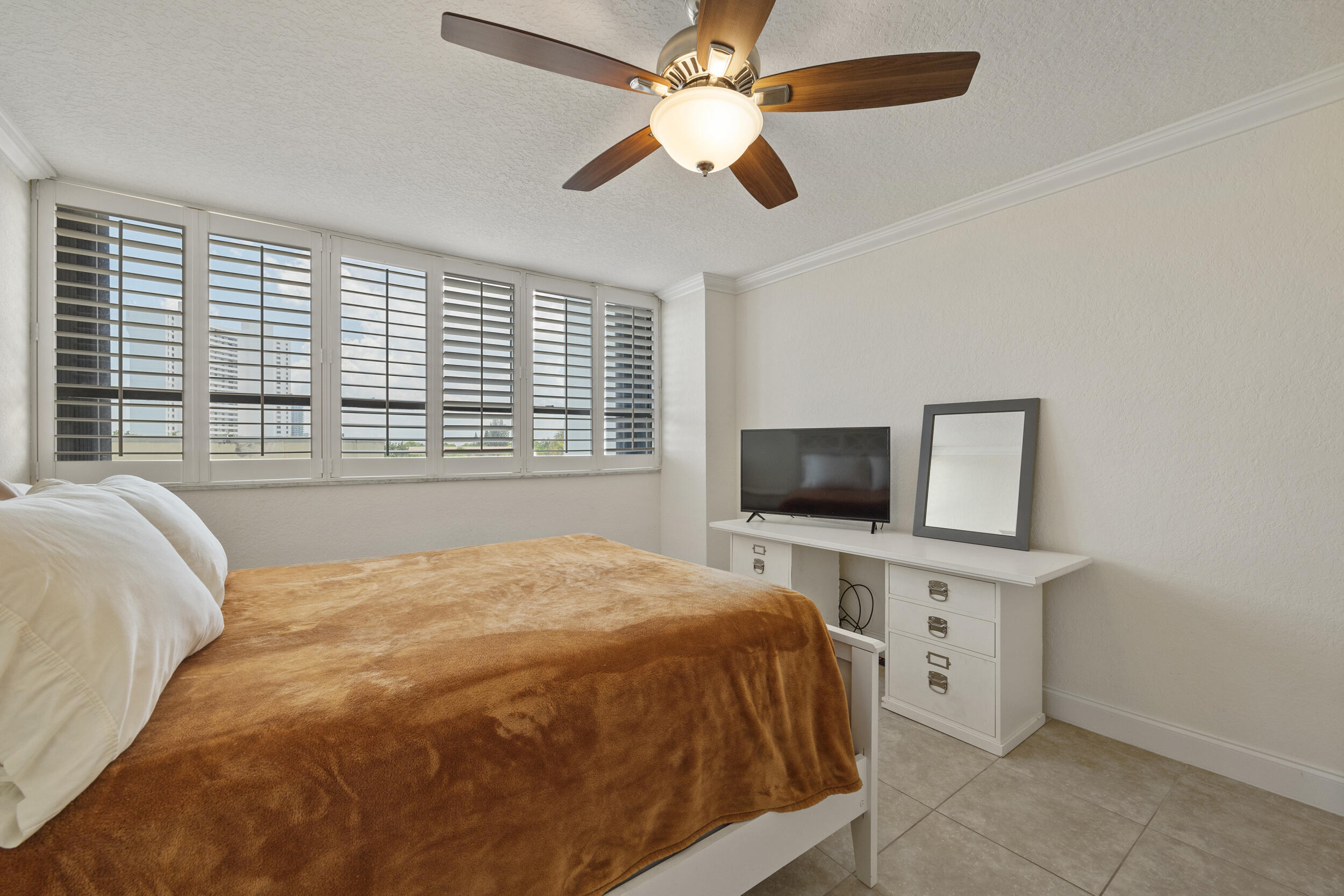 5600 N Flagler Drive 305