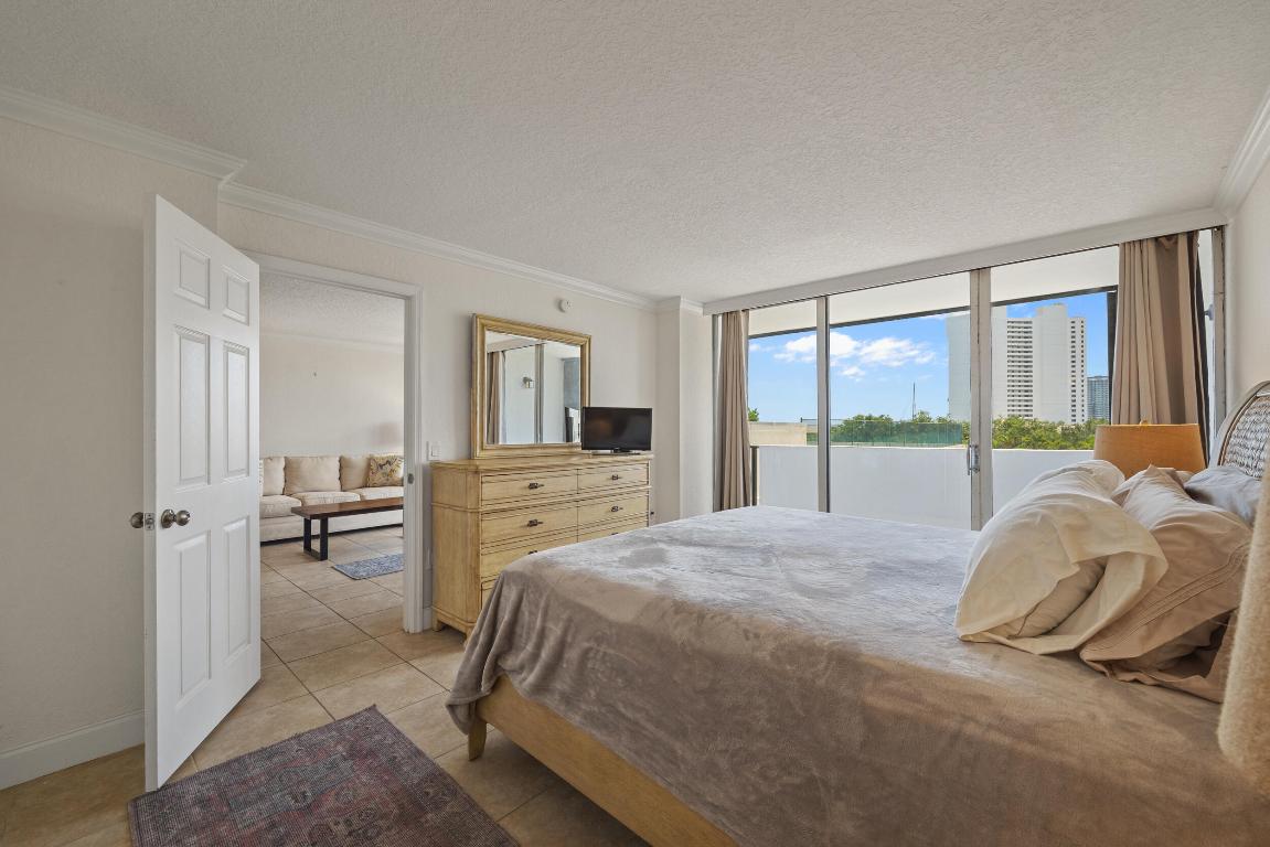 5600 N Flagler Drive 305