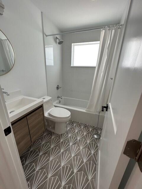 127 W Riverside Drive